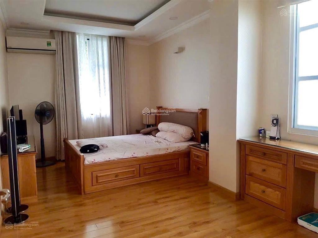 Cho thuê bt đơn lập phú mỹ hưng  đường 19 , 6 phòng ngủ  đầy đủ nội thất. giá thuê 98tr/tháng tl