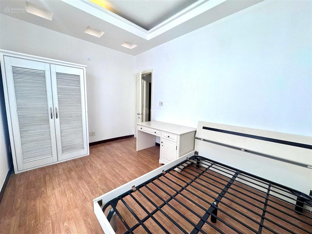 Cho thuê biệt thự giá tốt khu compound hưng thái  pmh, 126m2, 4pn nội thất cơ bản. giá 36tr/tháng