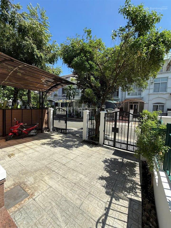 Cho thuê biệt thự giá tốt khu compound hưng thái  pmh, 126m2, 4pn nội thất cơ bản. giá 36tr/tháng
