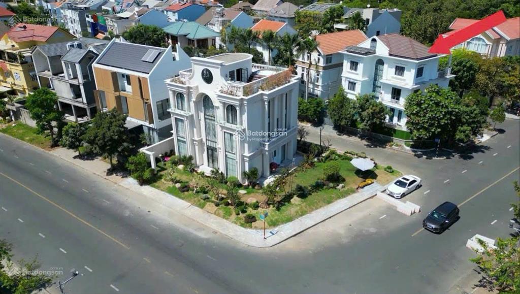 Chính chủ cho thuê bt phú mỹ hưng  q7 , 370m2  căn góc 3 mặt tiền có thang máy.giá 315tr/tháng tl