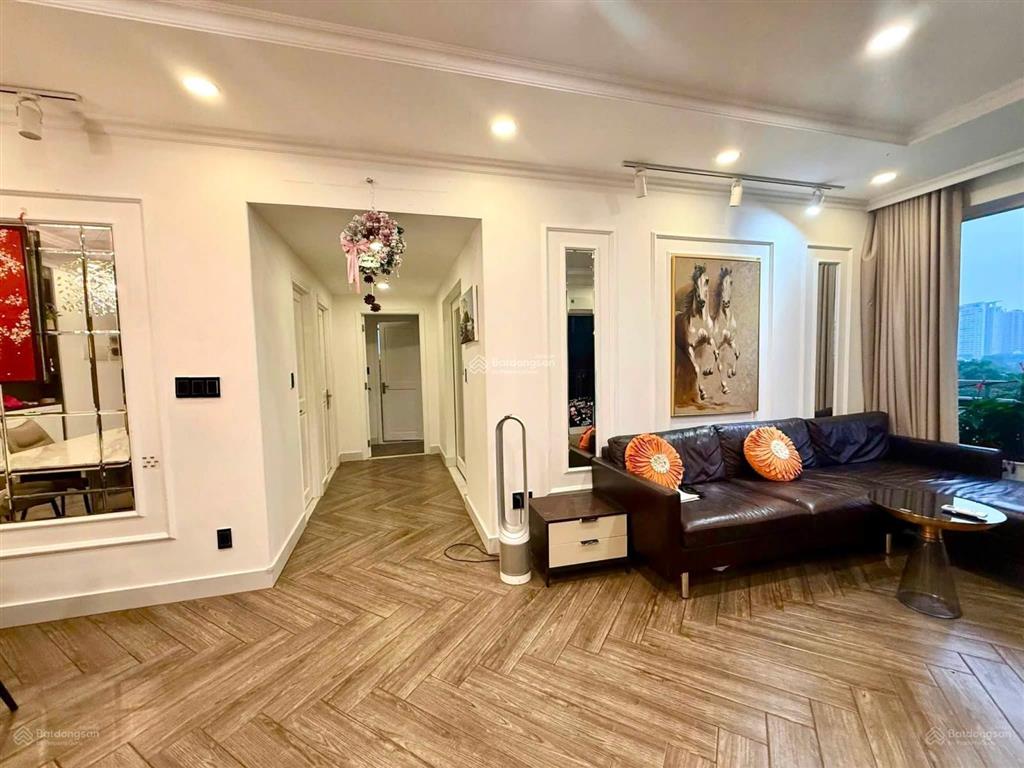 Chính chủ cần bán gấp căn hộ riverpark residence  phú mỹ hưng ,127m2 nhà đẹp view hồ bơi