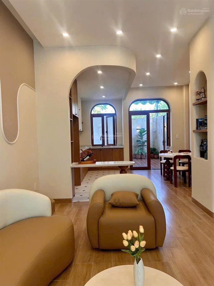 Bán nhà 3 tầng p.phước hưng bà rịa (3 phòng ngủ) có gara xe. nhà mới 100% giá bán 4 tỷ 450.
