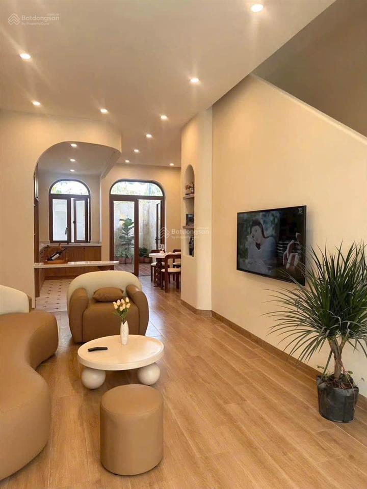 Bán nhà 3 tầng p.phước hưng bà rịa (3 phòng ngủ) có gara xe. nhà mới 100% giá bán 4 tỷ 450.