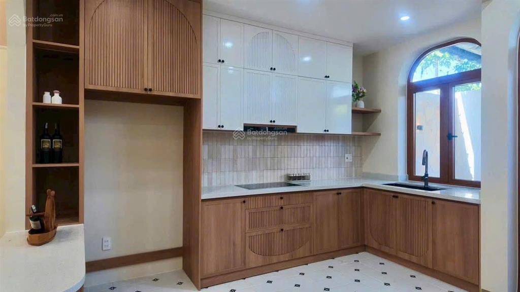 Bán nhà 3 tầng p.phước hưng bà rịa (3 phòng ngủ) có gara xe. nhà mới 100% giá bán 4 tỷ 450.