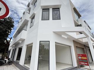 Bán nhà 4 tầng góc võ văn kiệt  chu văn an  bà rịa (6 phòng ngủ) 1 showroom cho thuê 40 tr/1th