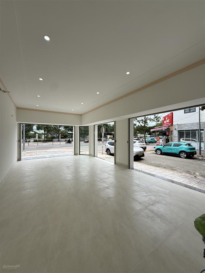 Bán nhà 4 tầng góc võ văn kiệt  chu văn an  bà rịa (6 phòng ngủ) 1 showroom cho thuê 40 tr/1th