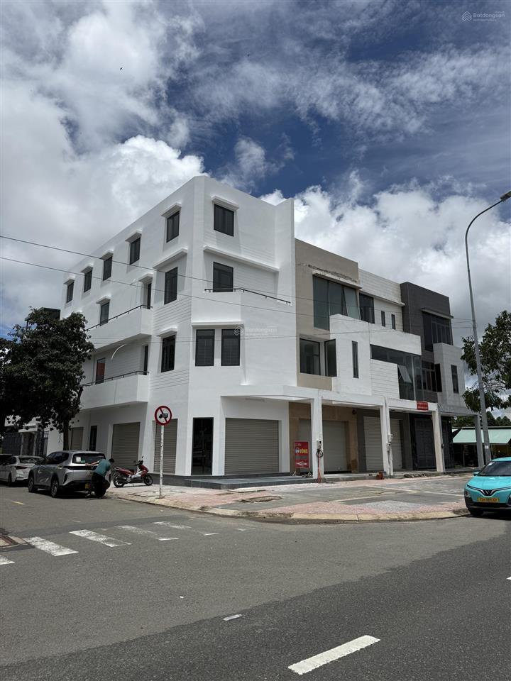 Bán nhà 4 tầng góc võ văn kiệt  chu văn an  bà rịa (6 phòng ngủ) 1 showroom cho thuê 40 tr/1th