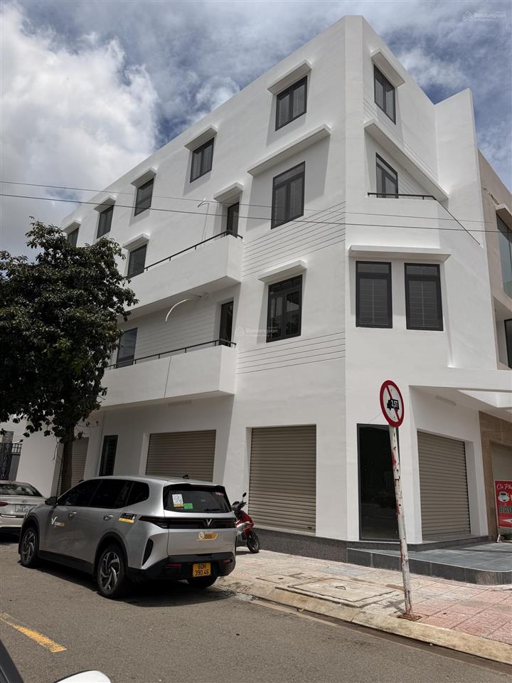 Bán nhà 4 tầng góc võ văn kiệt  chu văn an  bà rịa (6 phòng ngủ) 1 showroom cho thuê 40 tr/1th