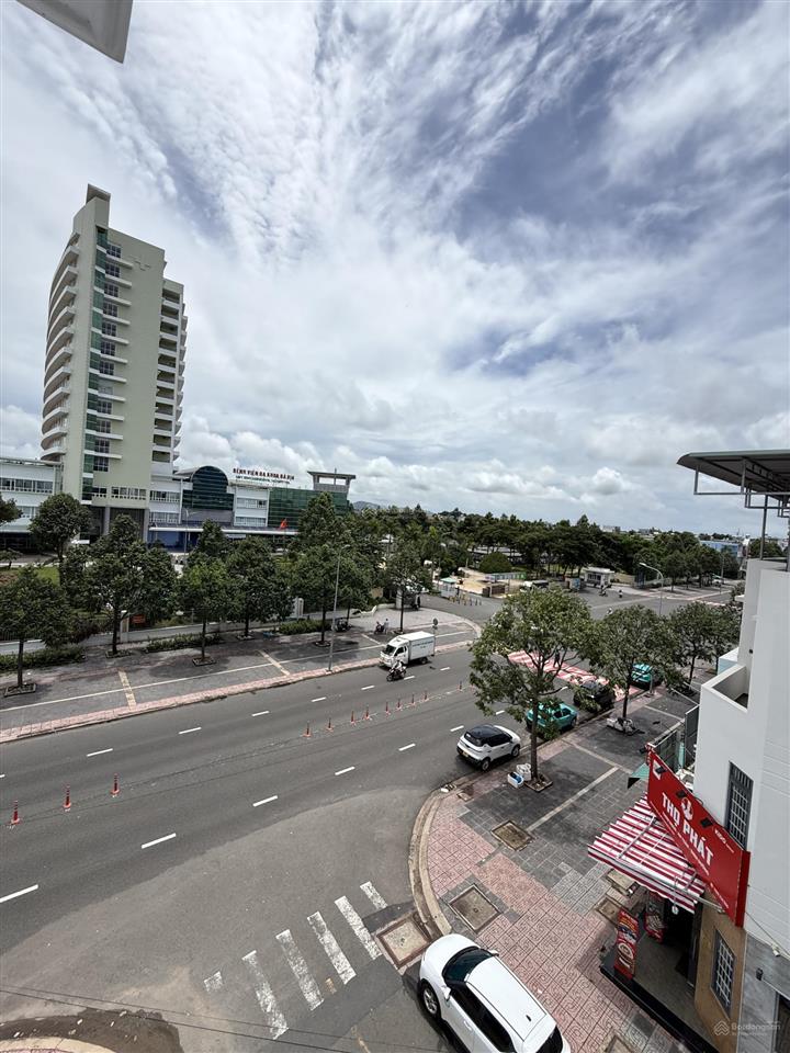 Bán nhà 4 tầng góc võ văn kiệt  chu văn an  bà rịa (6 phòng ngủ) 1 showroom cho thuê 40 tr/1th