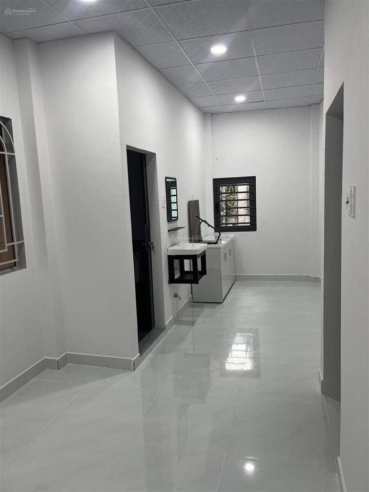 Phòng 24 m² riêng biệt có chỗ để xe và lối đi riêng