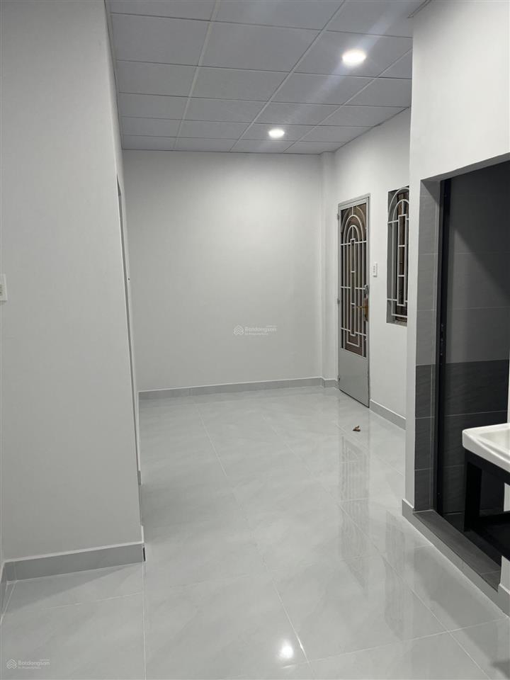 Phòng 24 m² riêng biệt có chỗ để xe và lối đi riêng