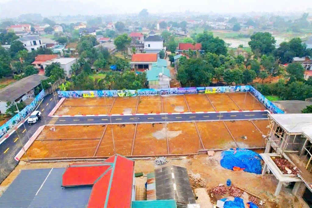 Không nhanh tay chỉ vào cà mau mới mua kịp! lô góc 84m2  mt 8m chương mỹ đối diện tổ hợp giáo dục