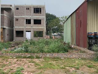 Đang chạy nợ cho con cờ bạc tôi bán mảnh đất 80m2 mặt tiền 6m vuông như bánh chưng, cách metro 60m