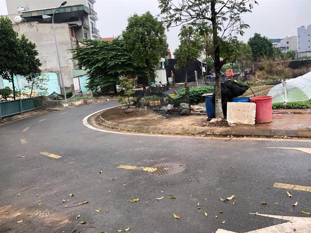 Lô góc trục chính tôi khóc hết nước mắt tiếc đứt ruột bán mảnh đất ông bà để lại ngay tt thành phố