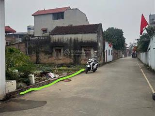 Chị cả bán mảnh đất hà nội. giá chỉ 800 triệu mà có sẵn sổ đỏ. mảnh đất dưỡng lão khó khăn