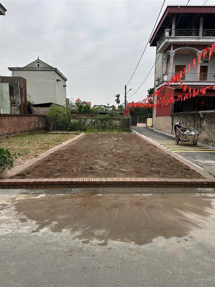Cần tiền mở rộng cơ sở kinh doanh nên em bán gấp lô đất ông bà để lại 1,8 tỷ tr 100m2 bao sổ đỏ