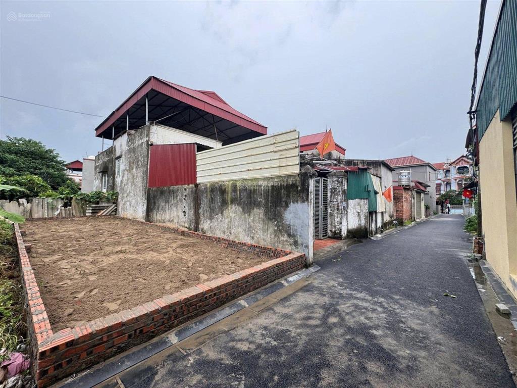 Cần tiền mở rộng cơ sở kinh doanh nên em bán gấp lô đất ông bà để lại 1,8 tỷ tr 100m2 bao sổ đỏ