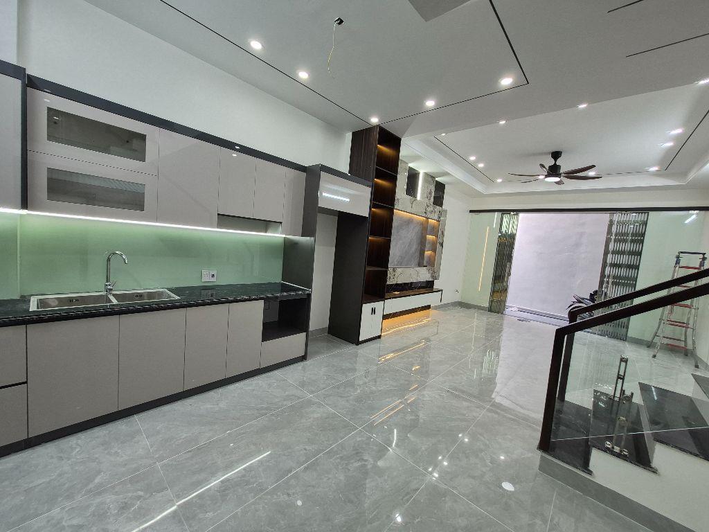 BÁN NHÀ ĐẸP 2.45 TỶ 3 TẦNG 45M2 ( HƯỚNG ĐÔNG ) NGAY HỒ VỊ XUYÊN 