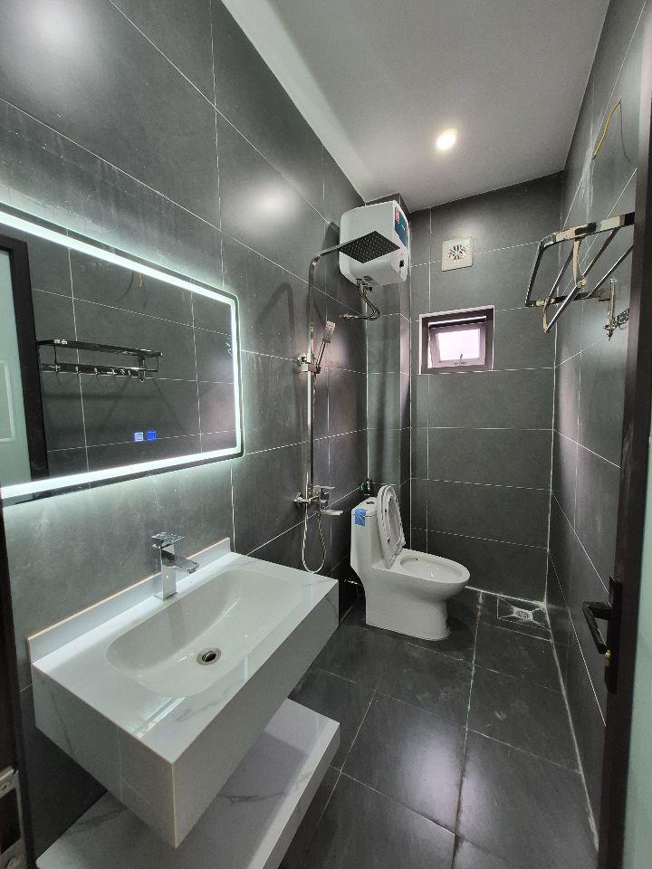 BÁN NHÀ ĐẸP 2.45 TỶ 3 TẦNG 45M2 ( HƯỚNG ĐÔNG ) NGAY HỒ VỊ XUYÊN 