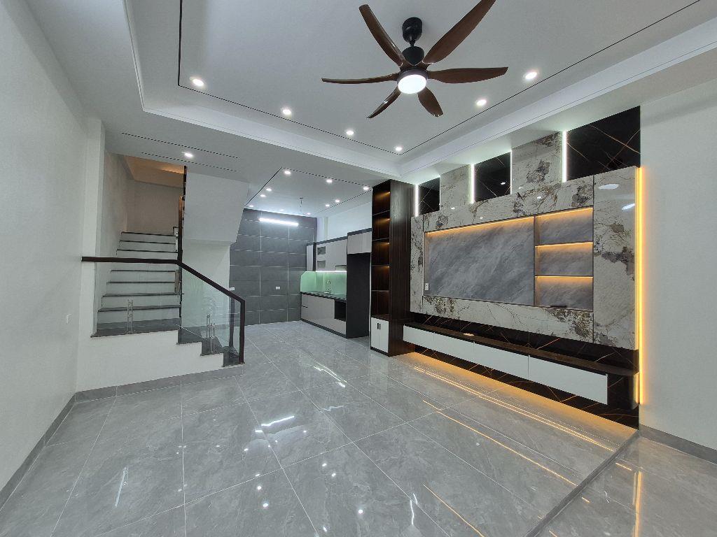 BÁN NHÀ ĐẸP 2.45 TỶ 3 TẦNG 45M2 ( HƯỚNG ĐÔNG ) NGAY HỒ VỊ XUYÊN 