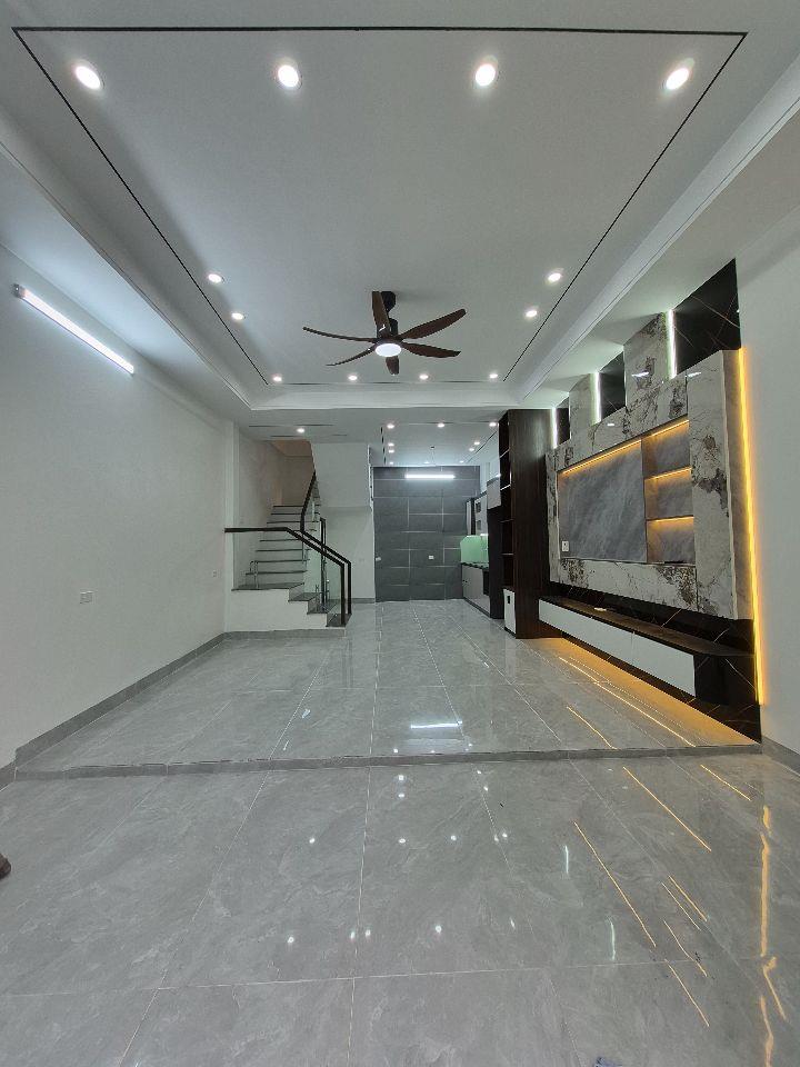 BÁN NHÀ ĐẸP 2.45 TỶ 3 TẦNG 45M2 ( HƯỚNG ĐÔNG ) NGAY HỒ VỊ XUYÊN 