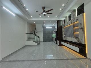 BÁN NHÀ ĐẸP 2.45 TỶ 3 TẦNG 45M2 ( HƯỚNG ĐÔNG ) NGAY HỒ VỊ XUYÊN 