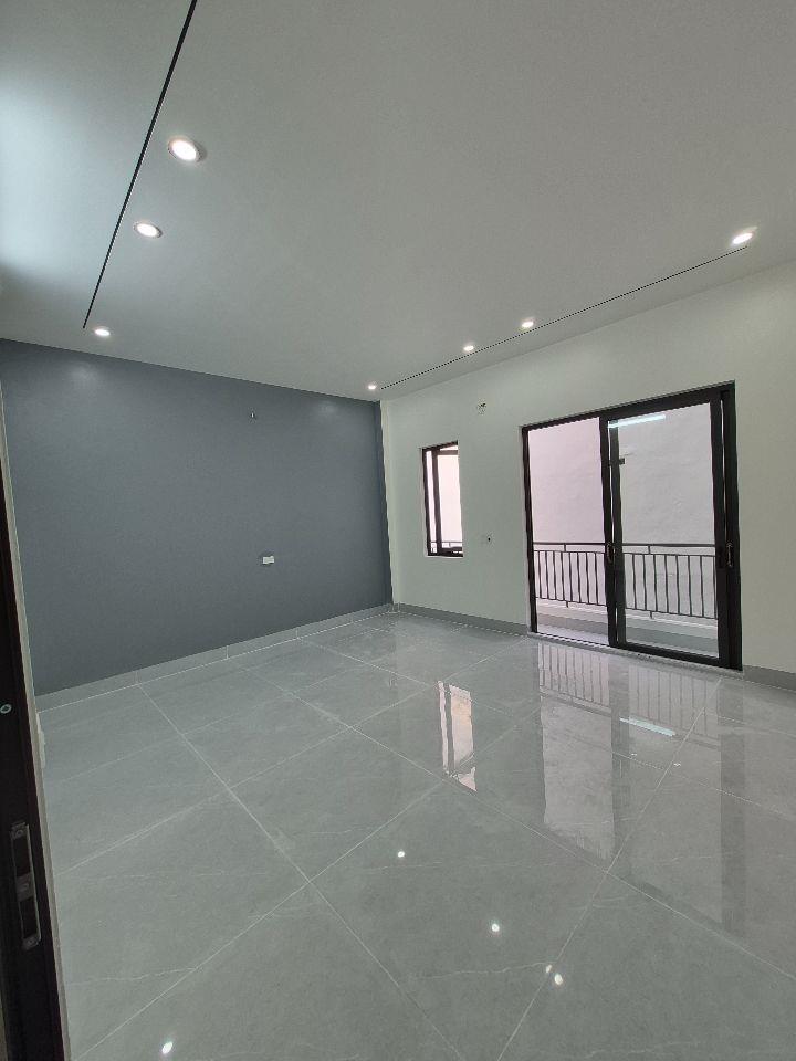 BÁN NHÀ ĐẸP 2.45 TỶ 3 TẦNG 45M2 ( HƯỚNG ĐÔNG ) NGAY HỒ VỊ XUYÊN 