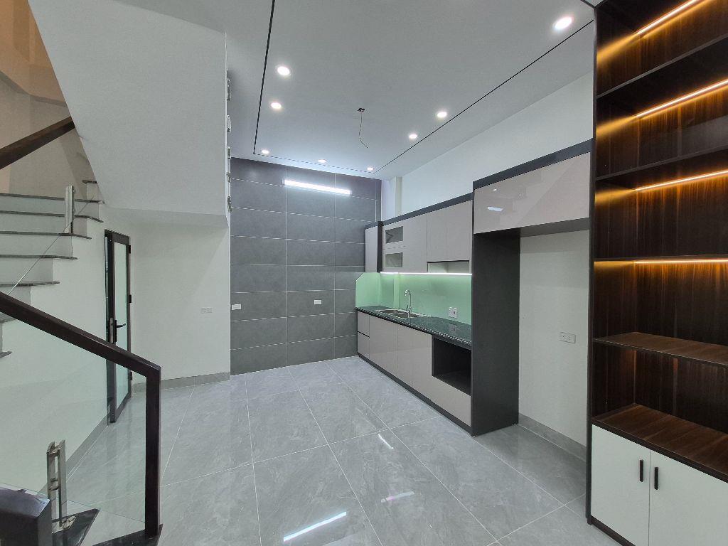 BÁN NHÀ ĐẸP 2.45 TỶ 3 TẦNG 45M2 ( HƯỚNG ĐÔNG ) NGAY HỒ VỊ XUYÊN 