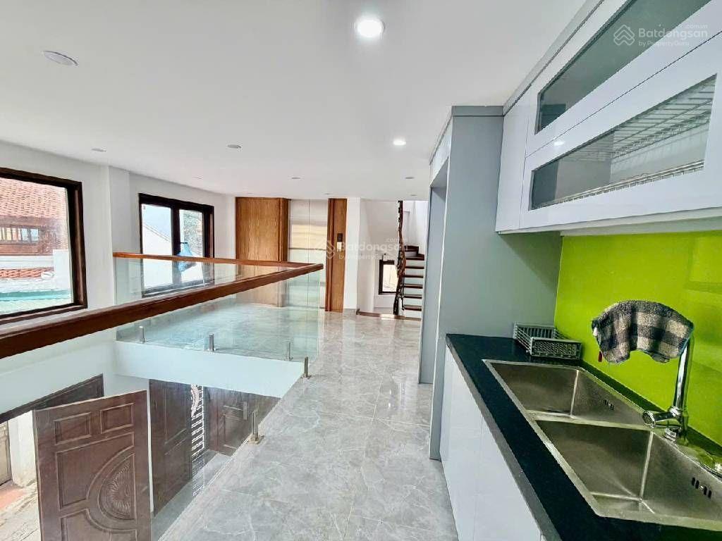 Bán nhà 6 tầng thang máy / giá chỉ 7,9 tỷ / đầy đủ nội thất / ô tô đỗ cửa .