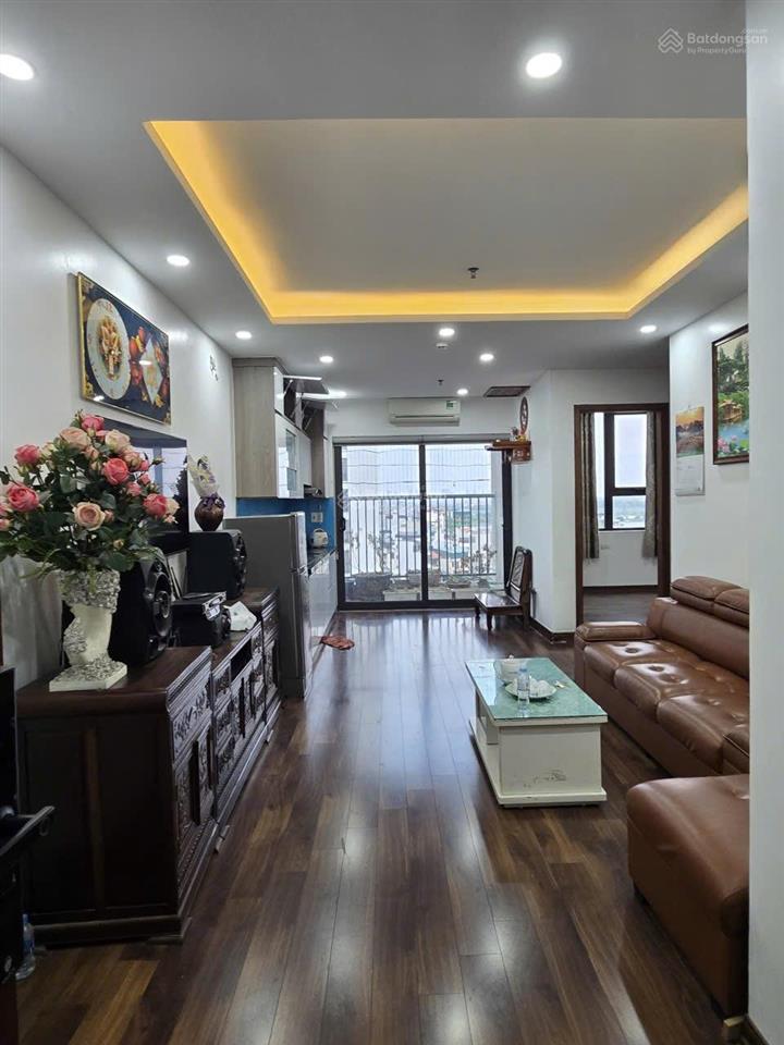 Bán căn hộ 2 pn  2 wc, hướng đông nam mát đẹp / full nội thất đẹp tầng trung ở ngay