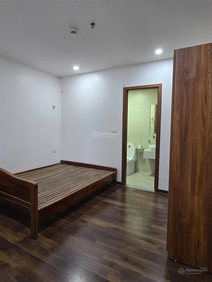 Bán căn hộ 2 pn  2 wc, hướng đông nam mát đẹp / full nội thất đẹp tầng trung ở ngay
