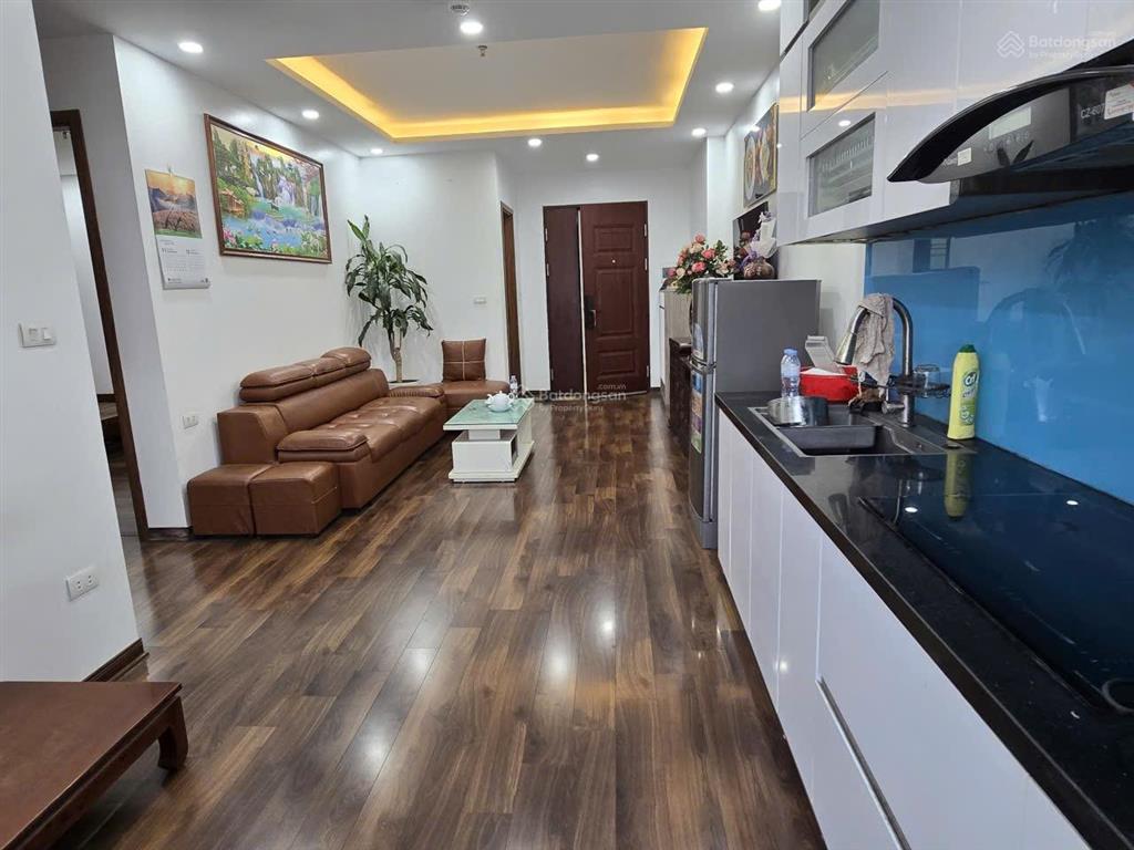Bán căn hộ 2 pn  2 wc, hướng đông nam mát đẹp / full nội thất đẹp tầng trung ở ngay