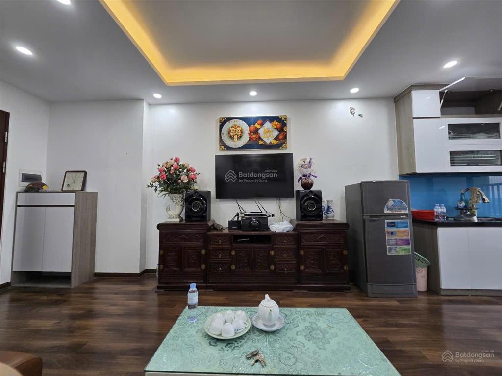 Bán căn hộ 2 pn  2 wc, hướng đông nam mát đẹp / full nội thất đẹp tầng trung ở ngay