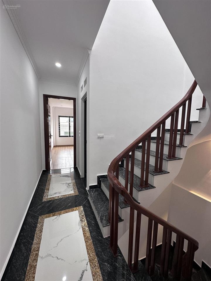 Bán nhà tứ hiệp 6 tầng ở ngay, nhà đẹp mới, ngay gần khu tái định cư