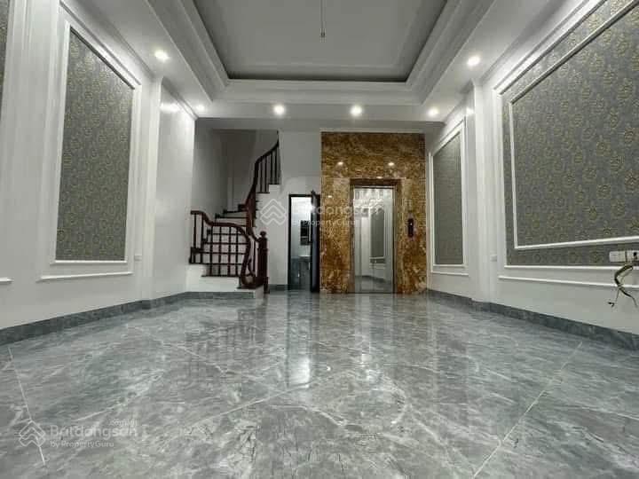 Giảm 500triệu /bán nhà ngay phường yên sở 6 tầng thang máy, full nội thất , đường thông kinh doanh.