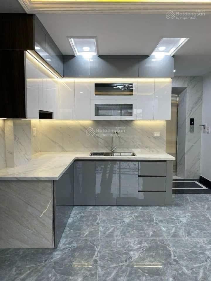 Giảm 500triệu /bán nhà ngay phường yên sở 6 tầng thang máy, full nội thất , đường thông kinh doanh.