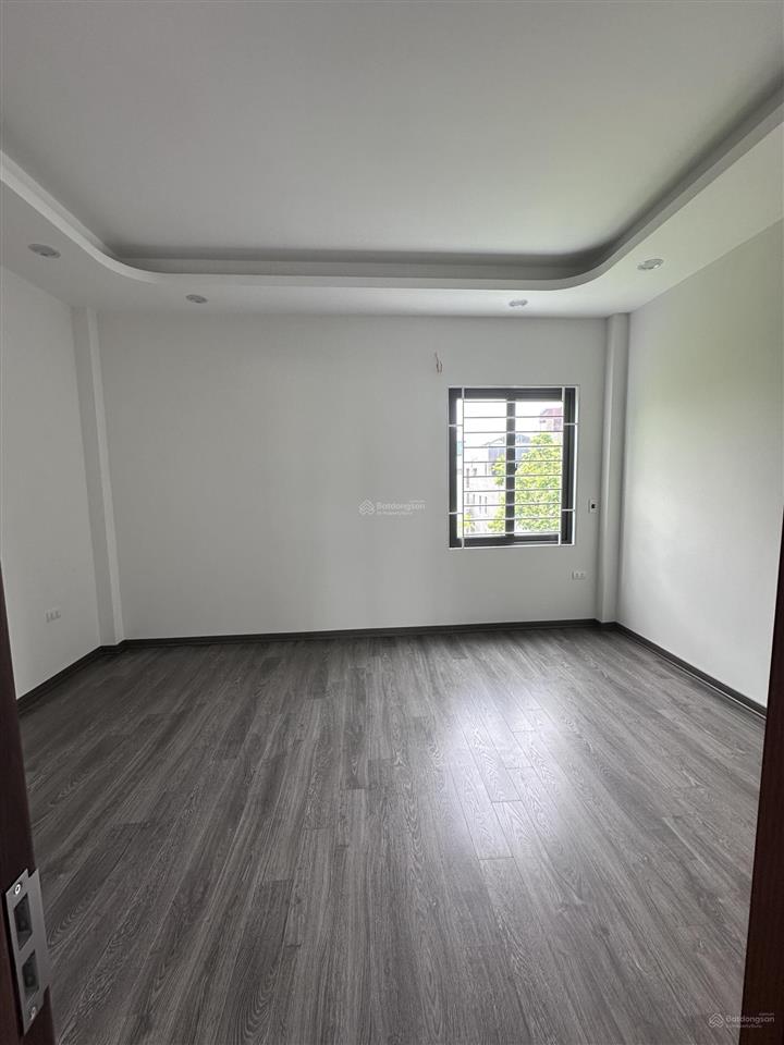 Bán nhà lô góc ngay gần bến xe nước ngầm, xây mới đẹp ở ngay, nhiều phòng