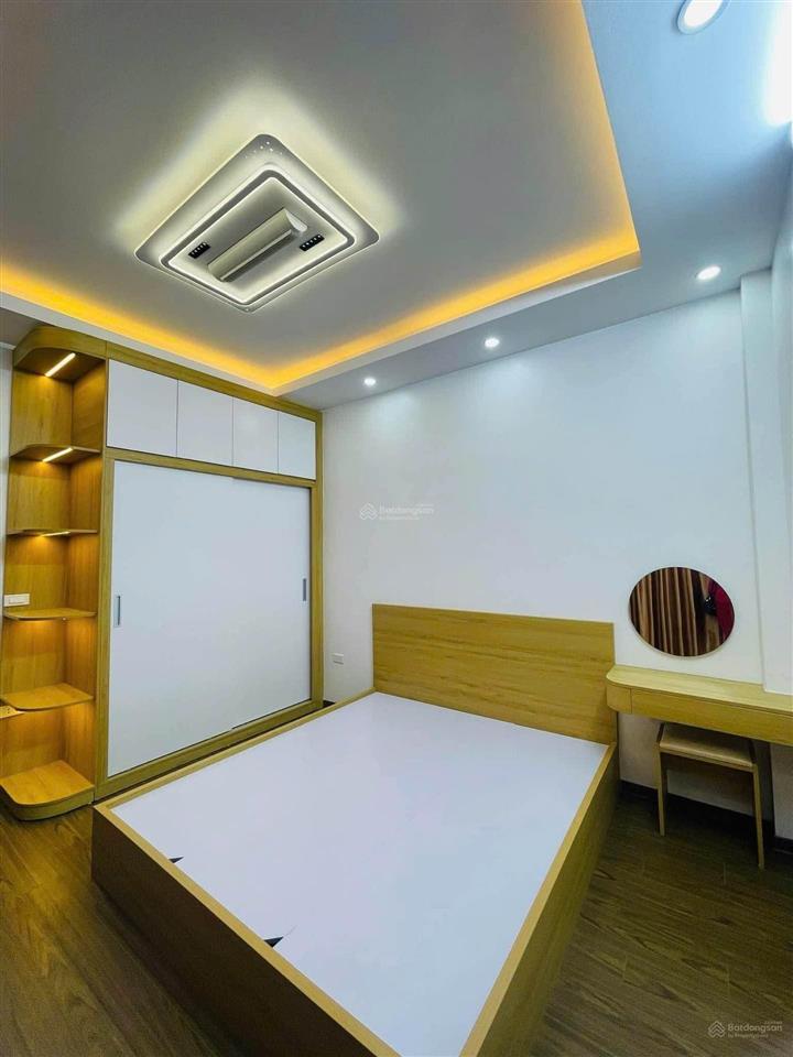 Bán nhà giải phóng ngay gần bến xe giáp bát, nhà dt 40 mét vuông đẹp