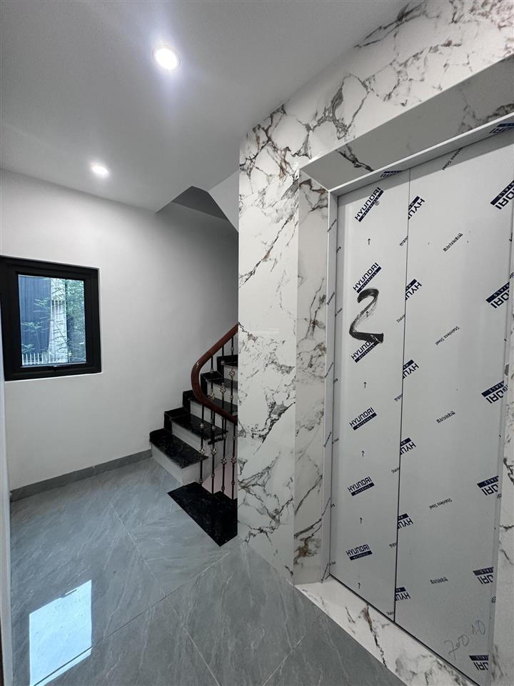Bán nhà riêng 42 m2 có thang máy / ngay vũ lăng ngũ hiệp