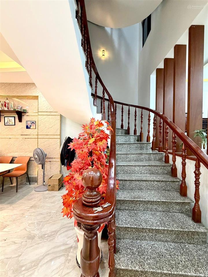 Nhà phú nhuận, 3 tầng, gần mt, 4 phòng ngủ nội thất cao cấp, sổ chính chủ, giá chỉ 9.5 tỷ còn bớt