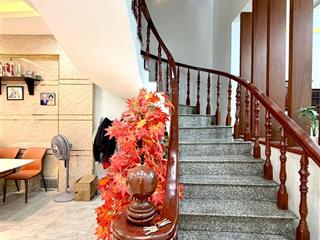 Nhà phú nhuận, 3 tầng, gần mt, 4 phòng ngủ nội thất cao cấp, sổ chính chủ, giá chỉ 9.5 tỷ còn bớt