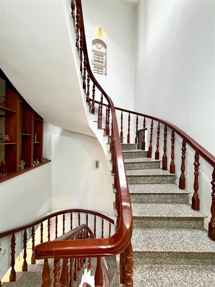 Nhà phú nhuận, 3 tầng, gần mt, 4 phòng ngủ nội thất cao cấp, sổ chính chủ, giá chỉ 9.5 tỷ còn bớt
