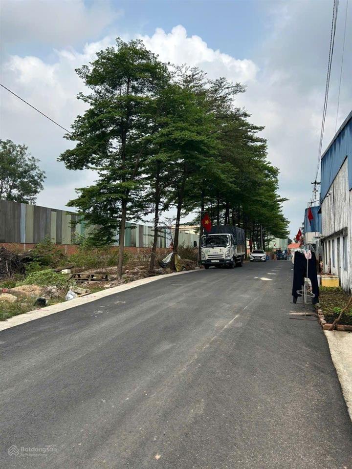 Giá chỉ 1 tỷ 85 bớt lộc  có 87m² đất mặt tiền đường nhựa 6m  65m² odt xây dựng tự do