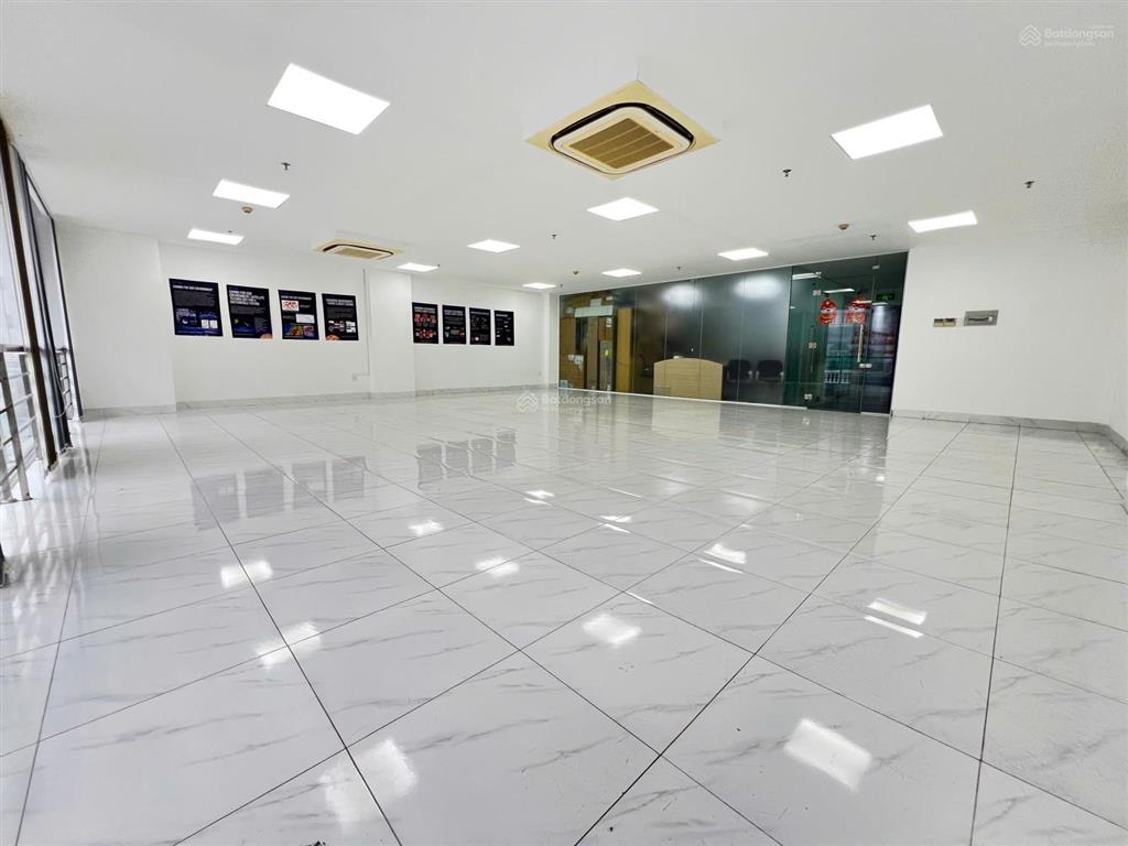 Cho thuê văn phòng khu sân bay đường tiền giang phường 2  dt 100m2 giá 23 triệu/tháng