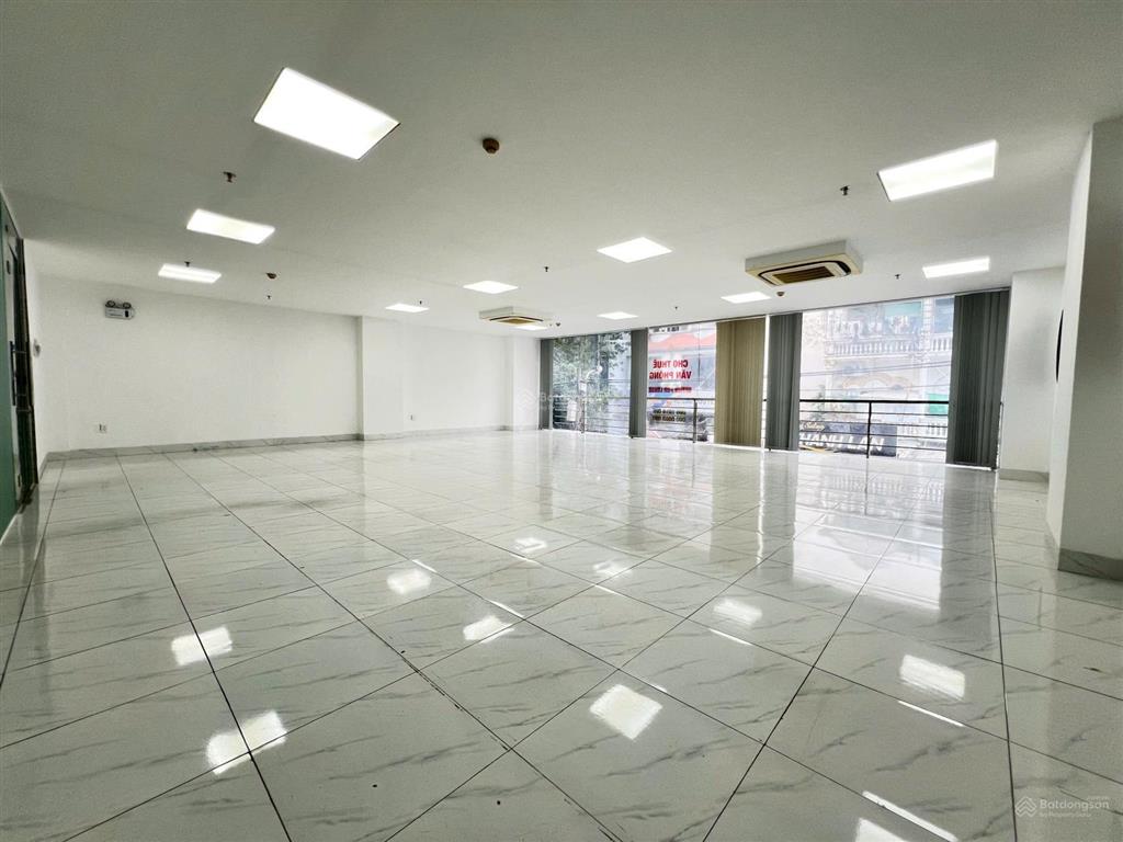 Cho thuê văn phòng khu sân bay đường tiền giang phường 2  dt 100m2 giá 23 triệu/tháng