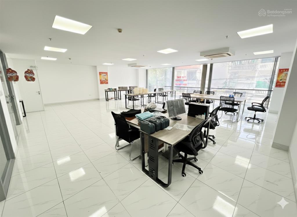 Cho thuê văn phòng khu sân bay đường tiền giang phường 2  dt 100m2 giá 23 triệu/tháng