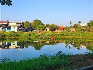 150m đg nhua 7m. giáp sông cách trung tâm 6km. tiện cich xung quanh.