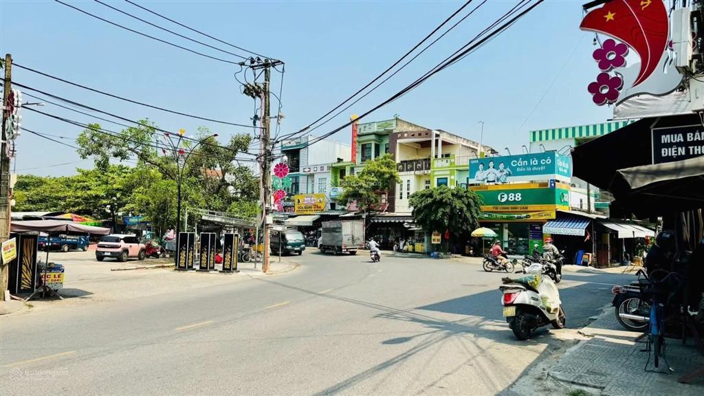 150m đg nhua 7m. giáp sông cách trung tâm 6km. tiện cich xung quanh.