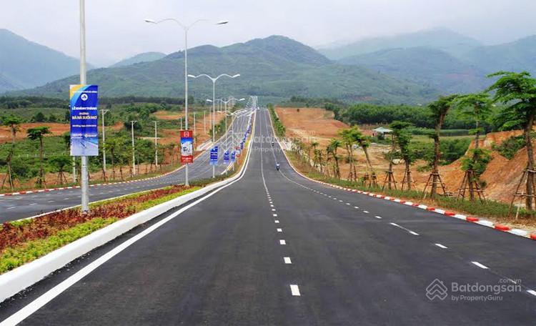 Cần bán lô đất hiếm 2100m2 mặt tiền đường hoàng văn thái