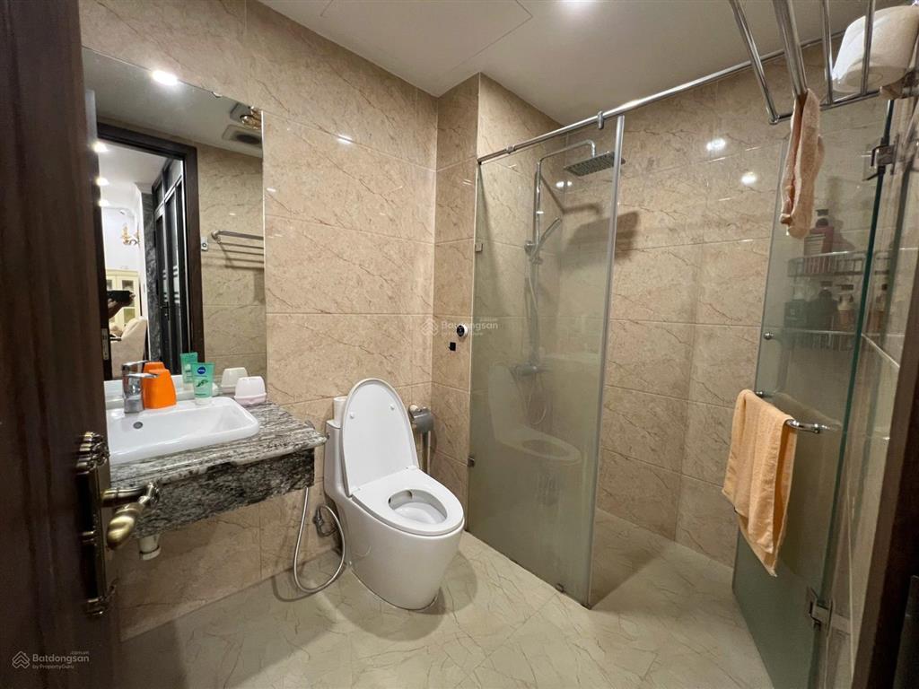 Đẹp, lừng lững nguyên 1 tòa nhà 8 tầng thang máy có hầm 70m2 chỉ 30 tỷ còn thương lượng, full đồ